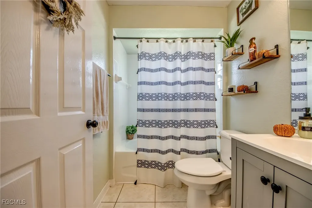 702 SW 11th Avenue Cape Coral FL 33991