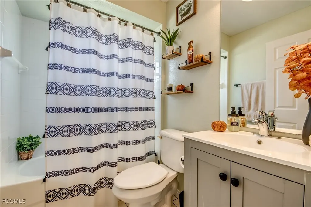 702 SW 11th Avenue Cape Coral FL 33991