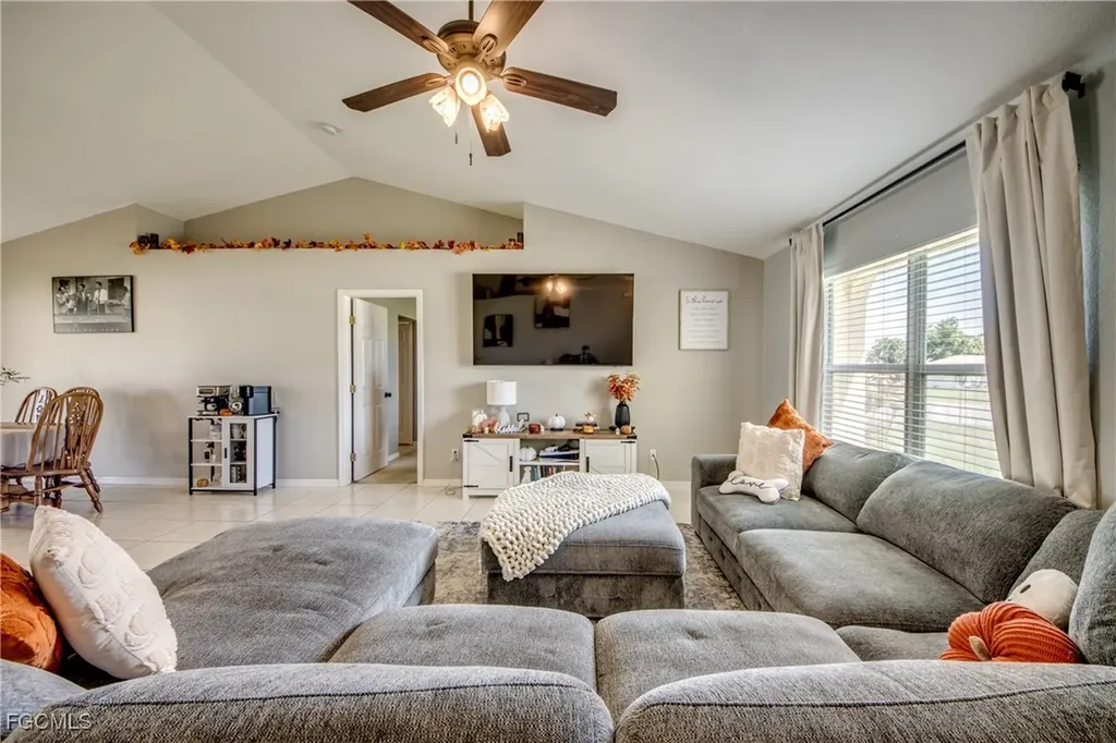 702 SW 11th Avenue Cape Coral FL 33991