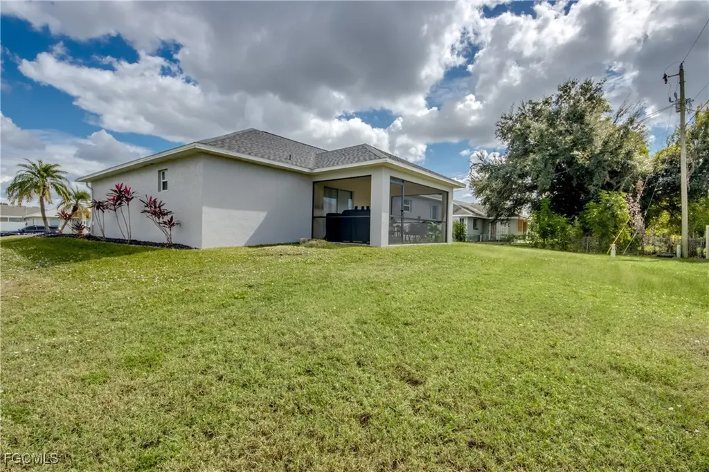 702 SW 11th Avenue Cape Coral FL 33991