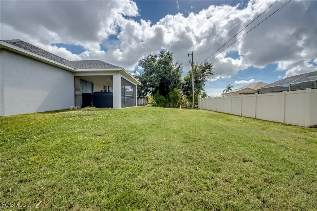 702 SW 11th Avenue Cape Coral FL 33991