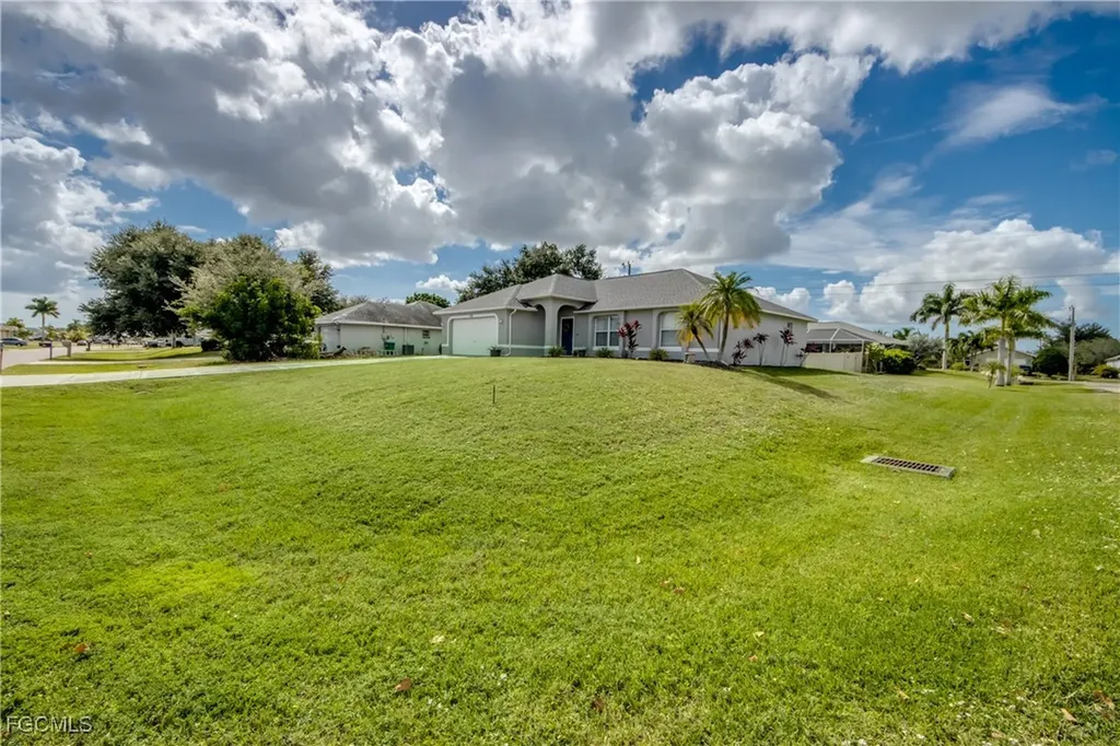 702 SW 11th Avenue Cape Coral FL 33991