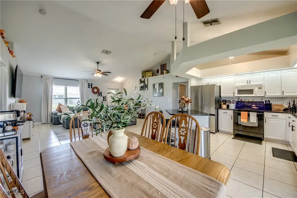 702 SW 11th Avenue Cape Coral FL 33991