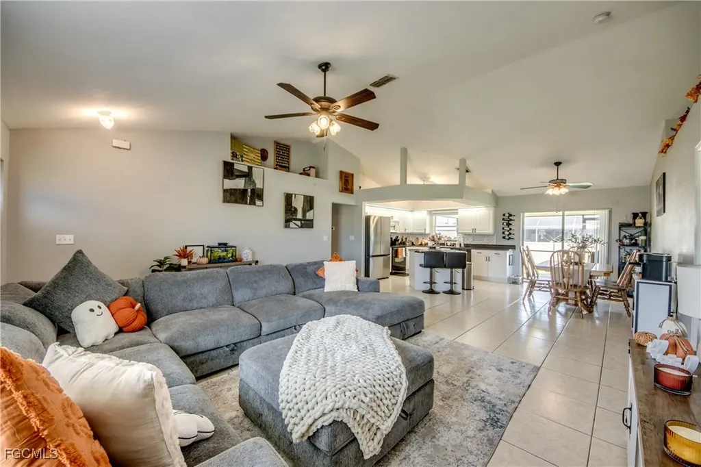 702 SW 11th Avenue Cape Coral FL 33991