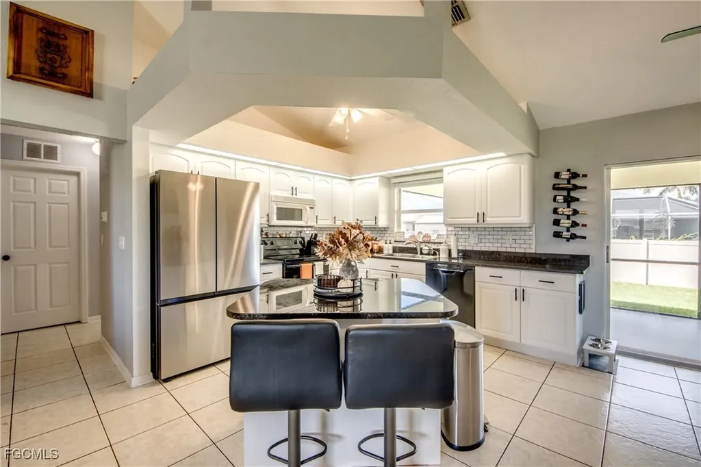 702 SW 11th Avenue Cape Coral FL 33991