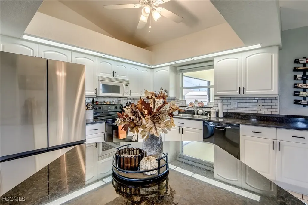 702 SW 11th Avenue Cape Coral FL 33991