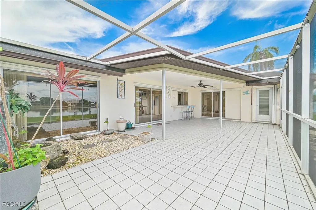 1007 SE 3rd Street Cape Coral FL 33990