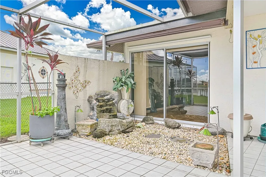 1007 SE 3rd Street Cape Coral FL 33990