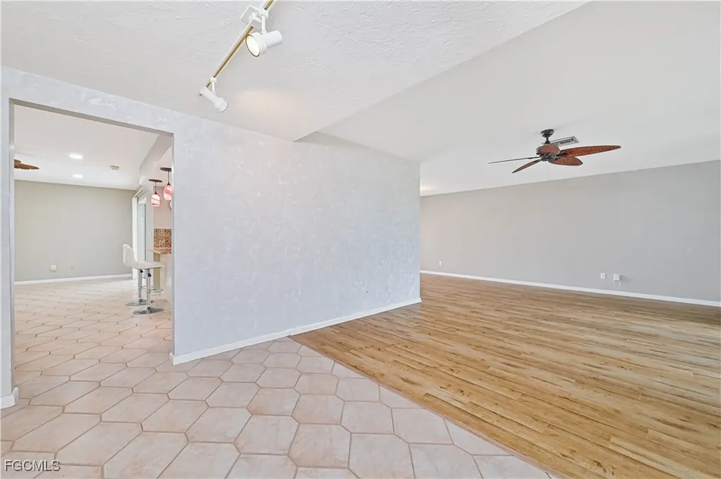 1007 SE 3rd Street Cape Coral FL 33990