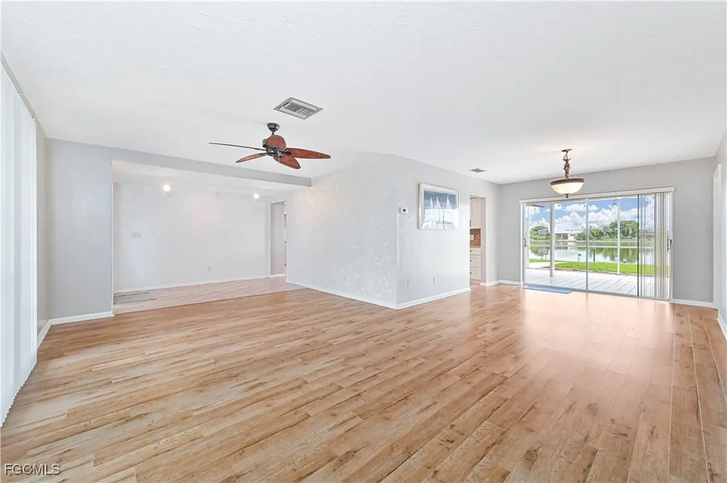 1007 SE 3rd Street Cape Coral FL 33990