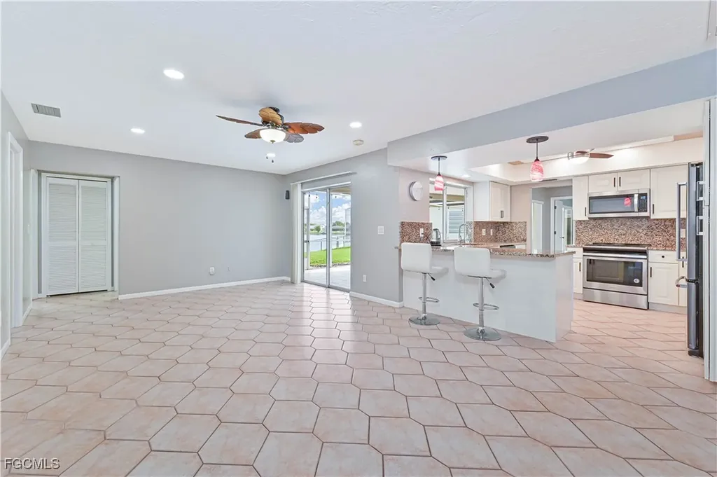 1007 SE 3rd Street Cape Coral FL 33990