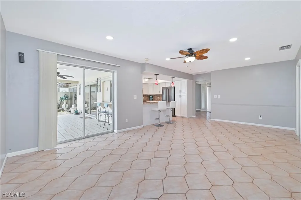 1007 SE 3rd Street Cape Coral FL 33990