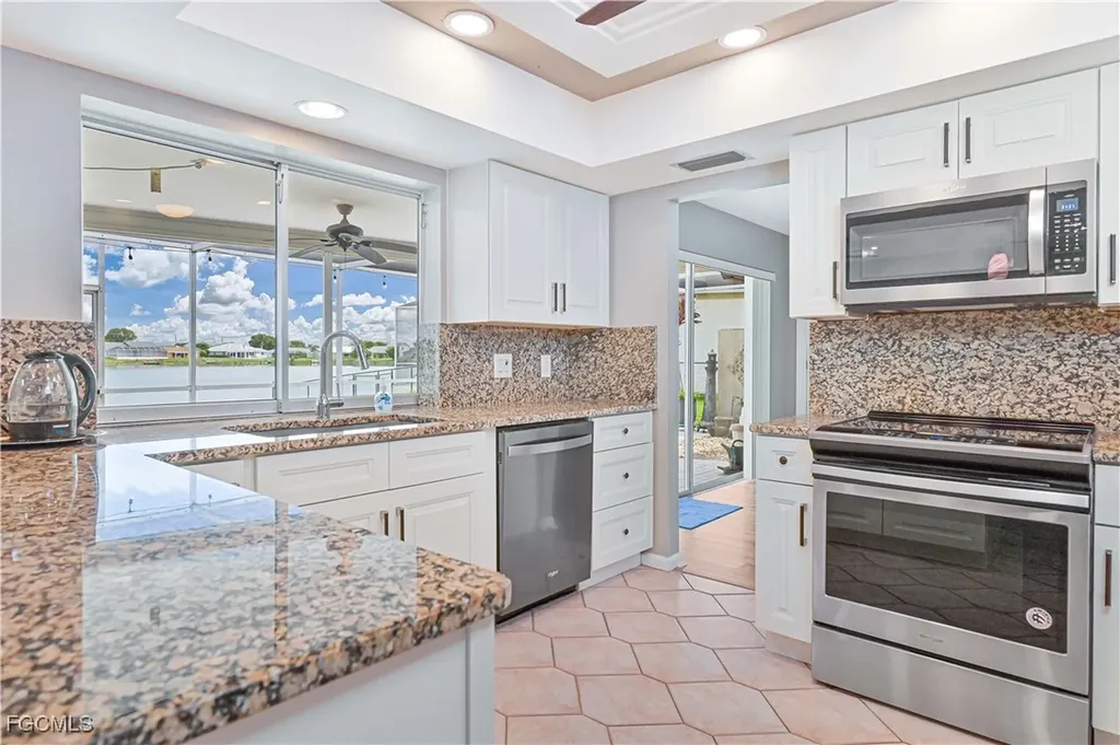1007 SE 3rd Street Cape Coral FL 33990