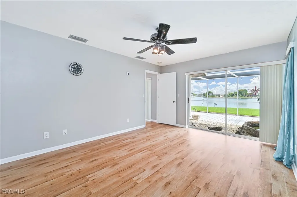 1007 SE 3rd Street Cape Coral FL 33990