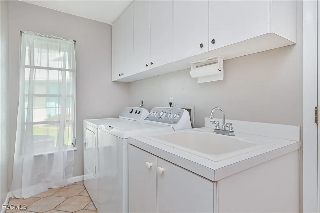 1007 SE 3rd Street Cape Coral FL 33990