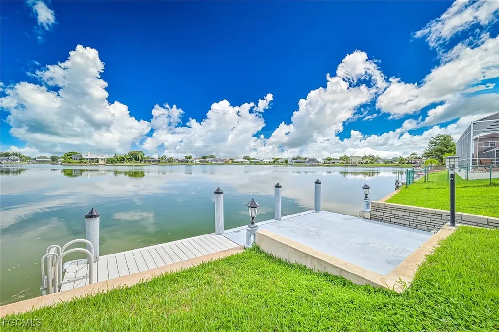 1007 SE 3rd Street Cape Coral FL 33990