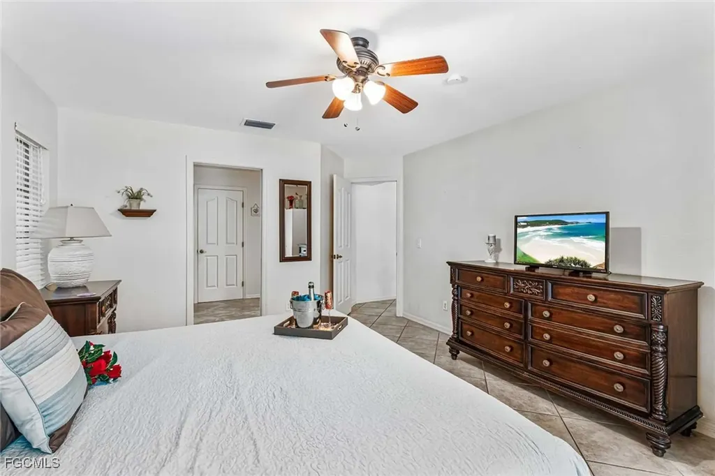 620 SE 21st Terrace Cape Coral FL 33990