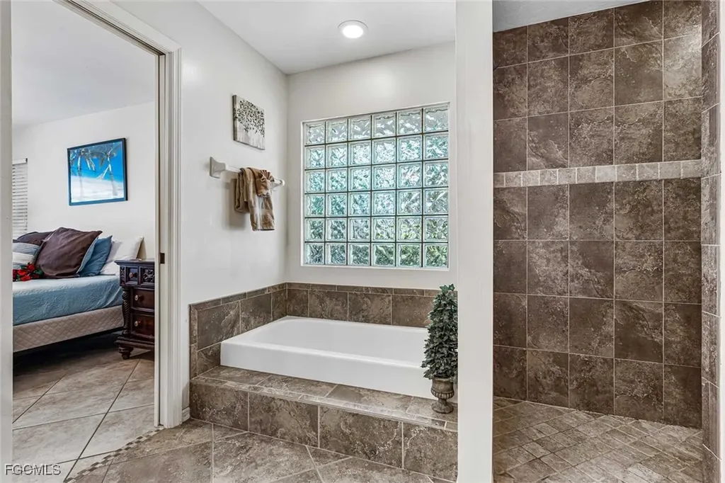 620 SE 21st Terrace Cape Coral FL 33990