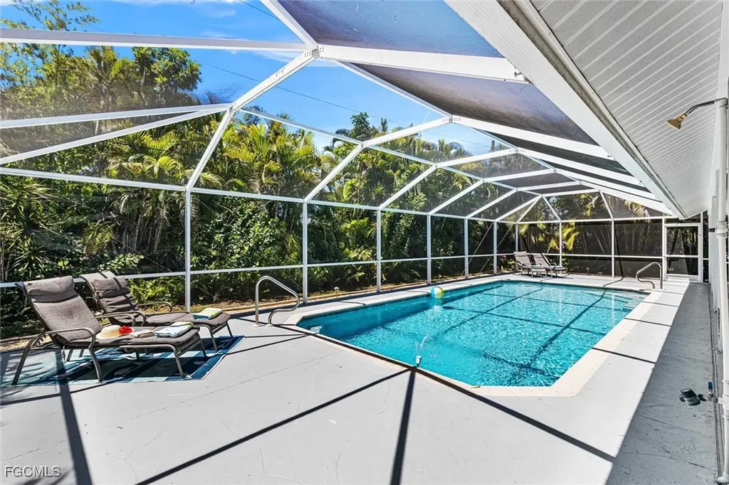 620 SE 21st Terrace Cape Coral FL 33990