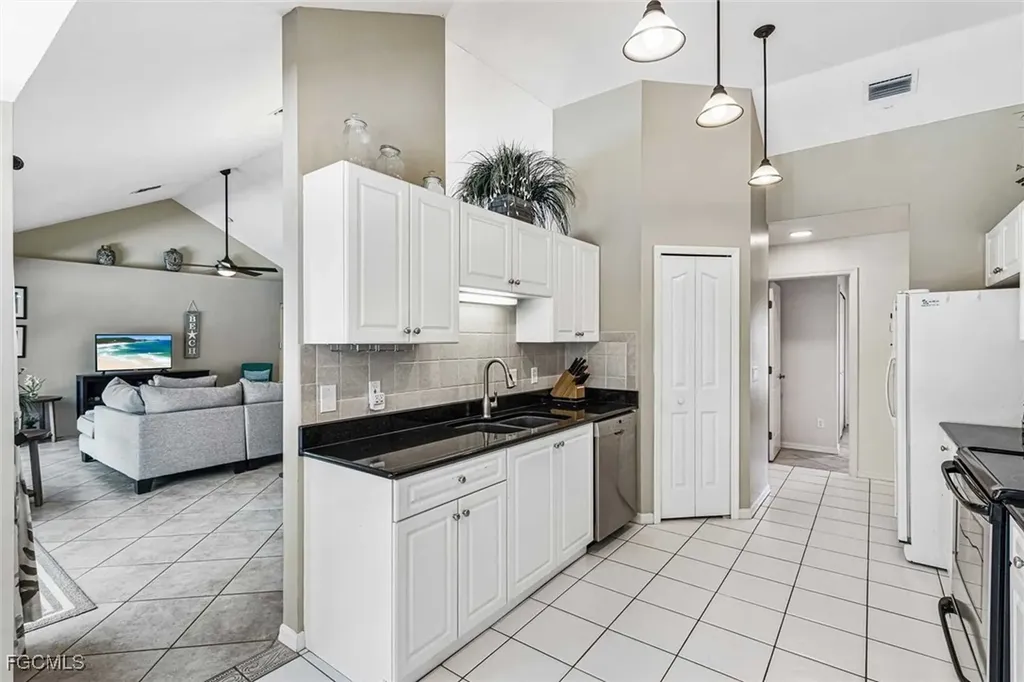 620 SE 21st Terrace Cape Coral FL 33990