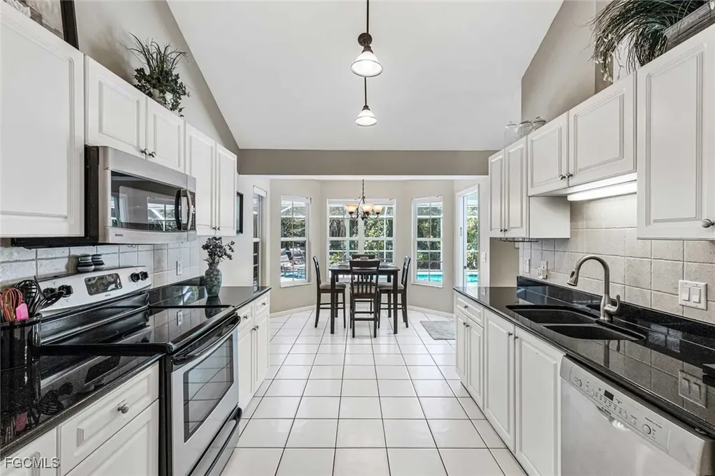 620 SE 21st Terrace Cape Coral FL 33990