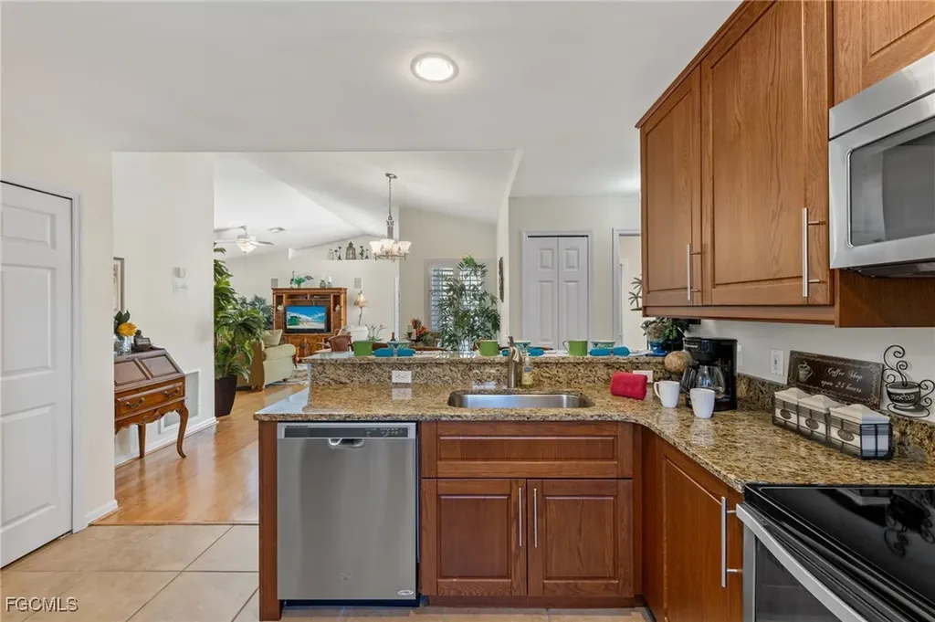 2305 SW 19th Place Cape Coral FL 33991