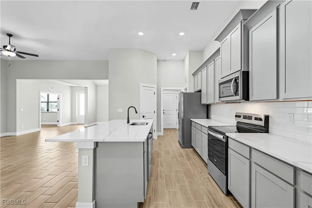 2705 SW 4th Avenue Cape Coral FL 33914