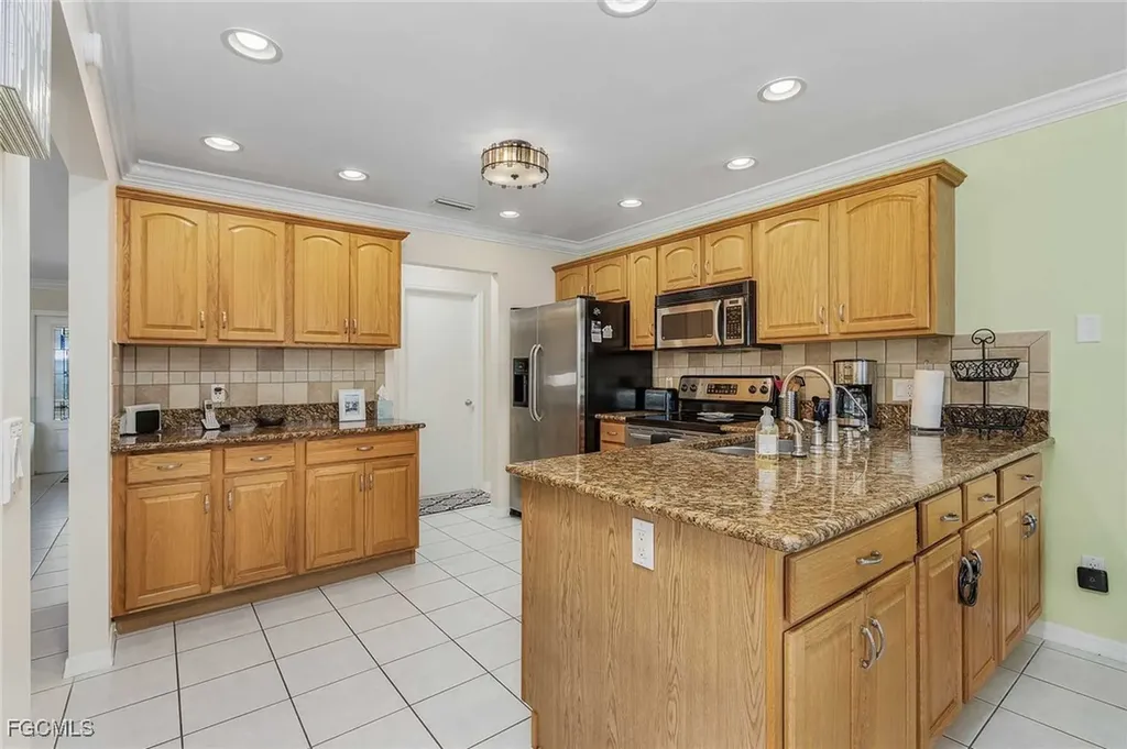 201 SE 28th Terrace Cape Coral FL 33904