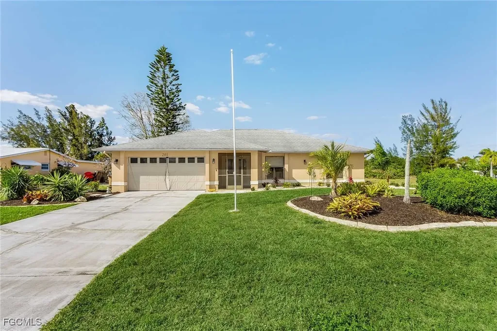201 SE 28th Terrace Cape Coral FL 33904