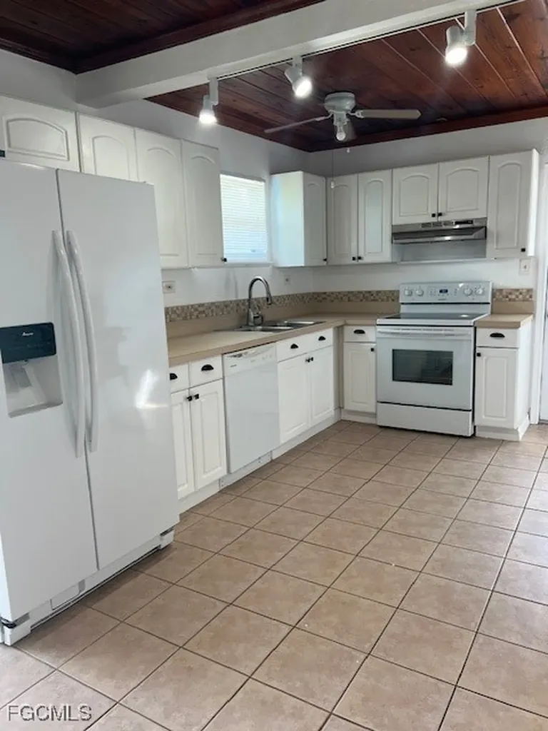 5428 Avenue C Bokeelia FL 33922