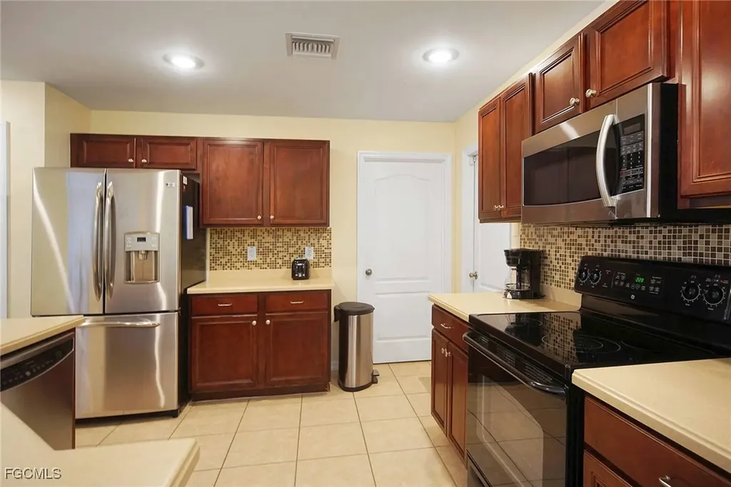 1916 NW 13th Place Cape Coral FL 33993