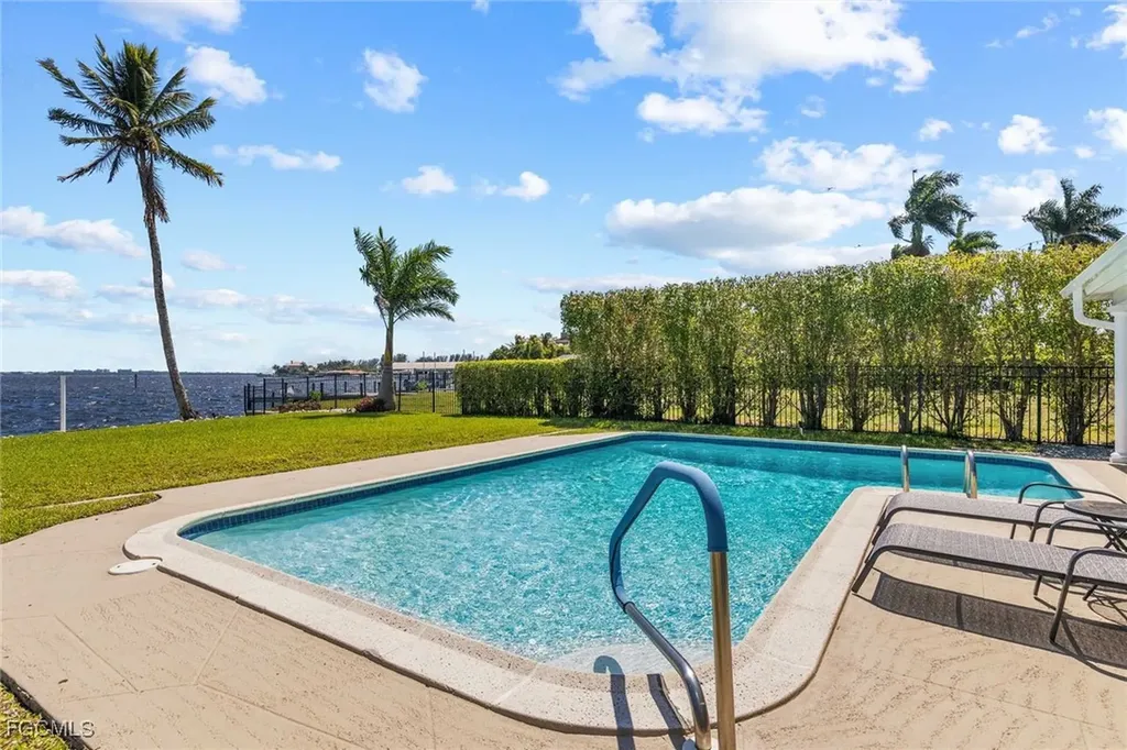 252 Bayshore Drive Cape Coral FL 33904