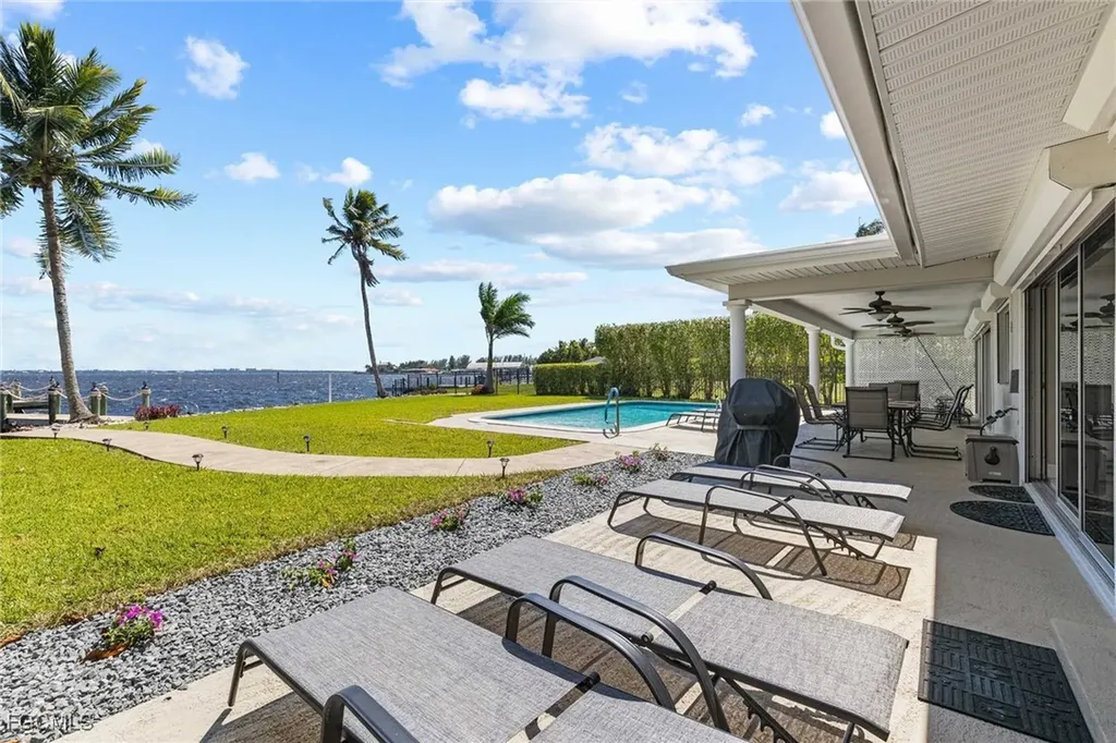 252 Bayshore Drive Cape Coral FL 33904