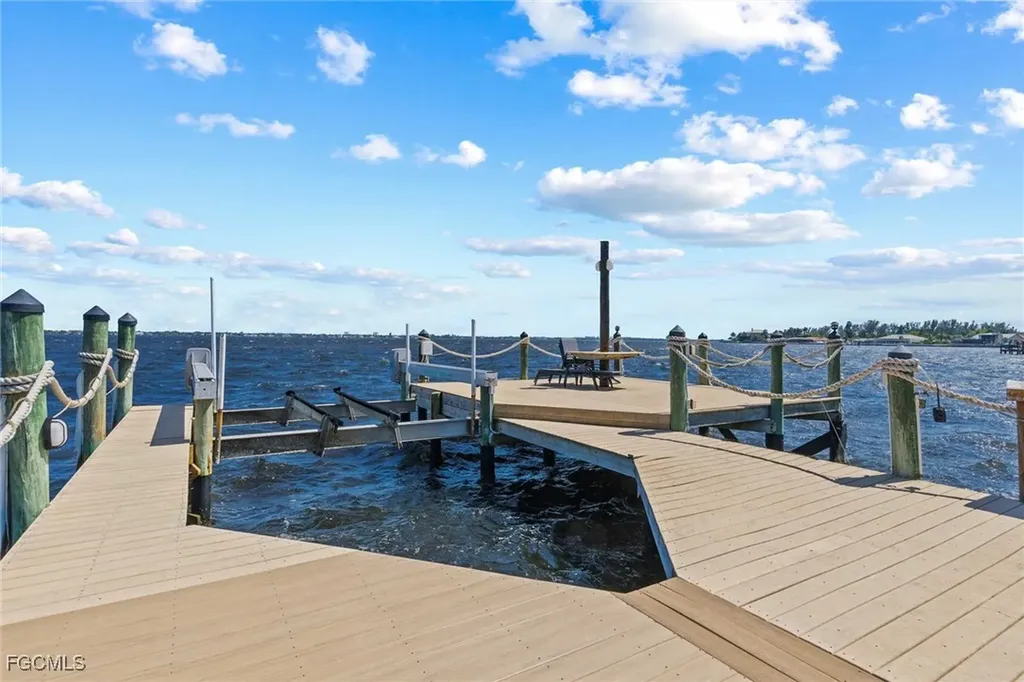 252 Bayshore Drive Cape Coral FL 33904