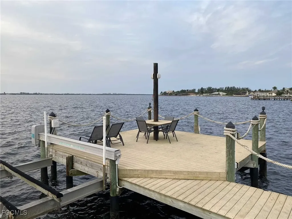 252 Bayshore Drive Cape Coral FL 33904