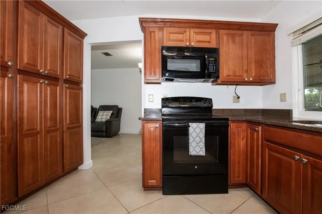 3417 SE 22nd Avenue Cape Coral FL 33904
