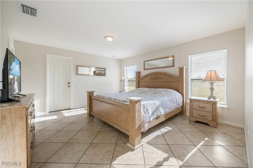 2611 NE 2nd Place Cape Coral FL 33909