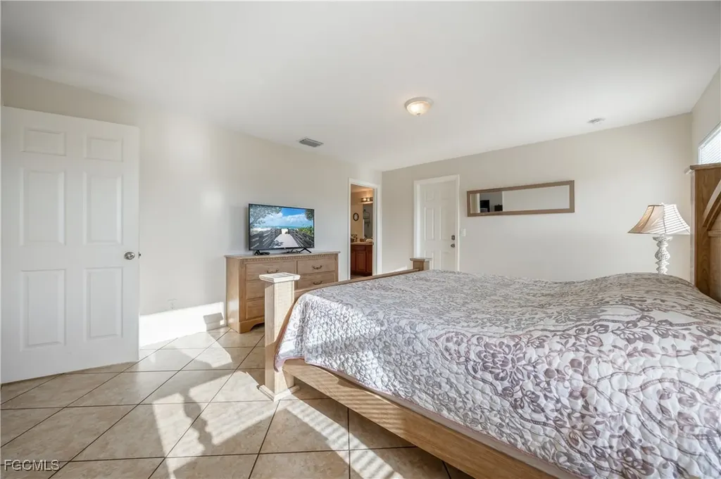 2611 NE 2nd Place Cape Coral FL 33909