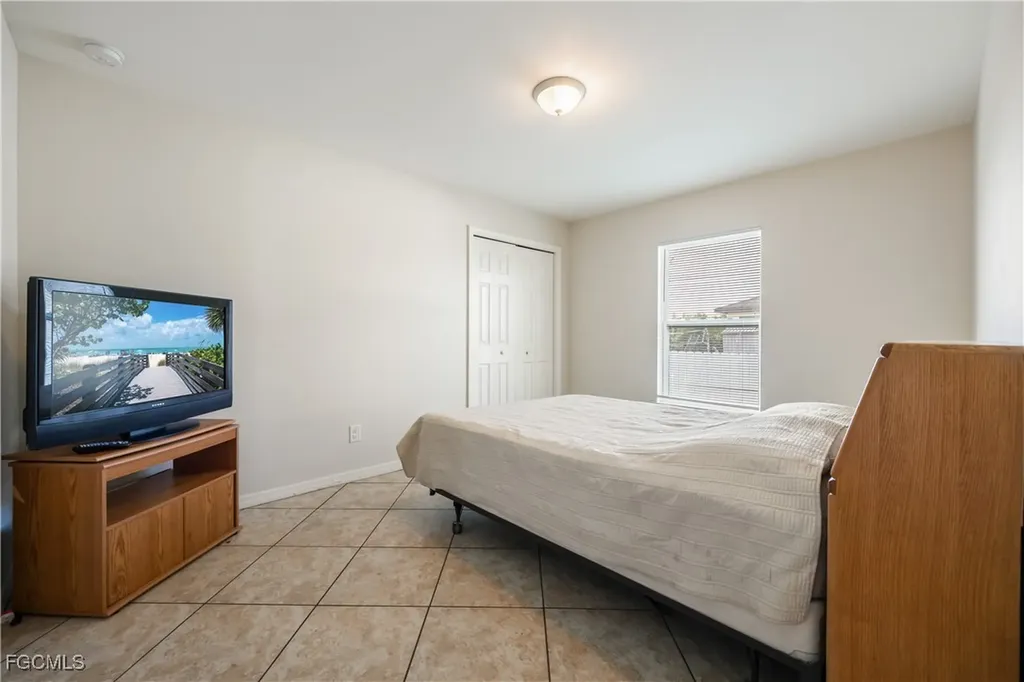 2611 NE 2nd Place Cape Coral FL 33909
