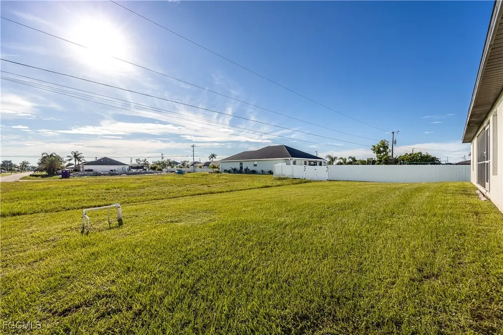 2611 NE 2nd Place Cape Coral FL 33909