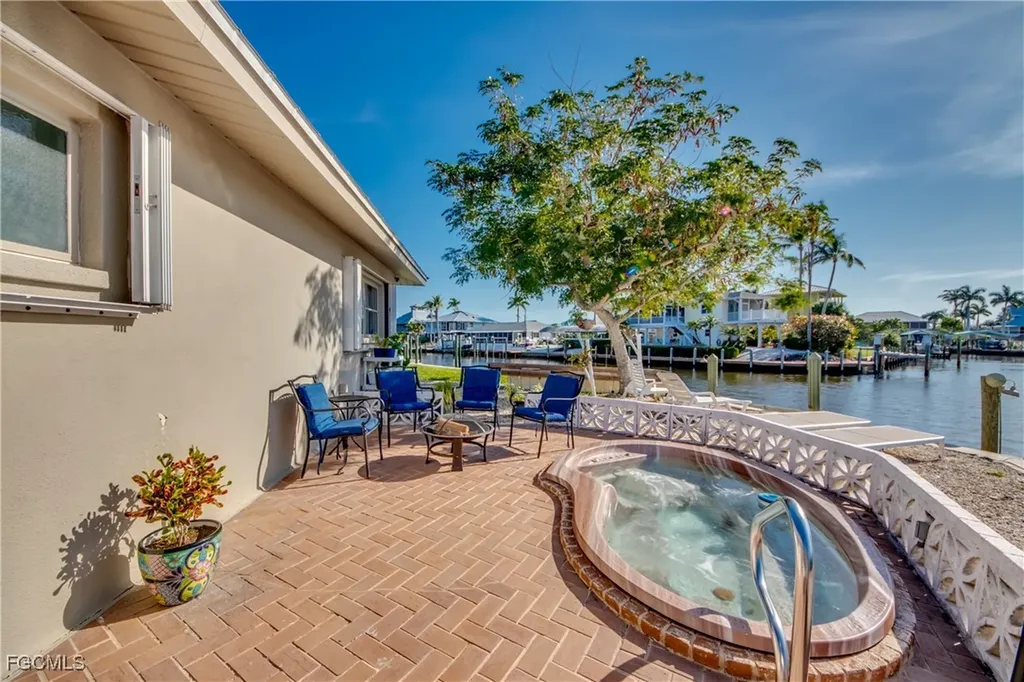 2292 Sapodilla Lane St. James City FL 33956