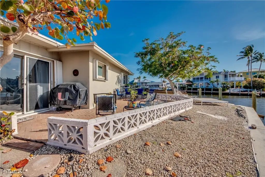 2292 Sapodilla Lane St. James City FL 33956