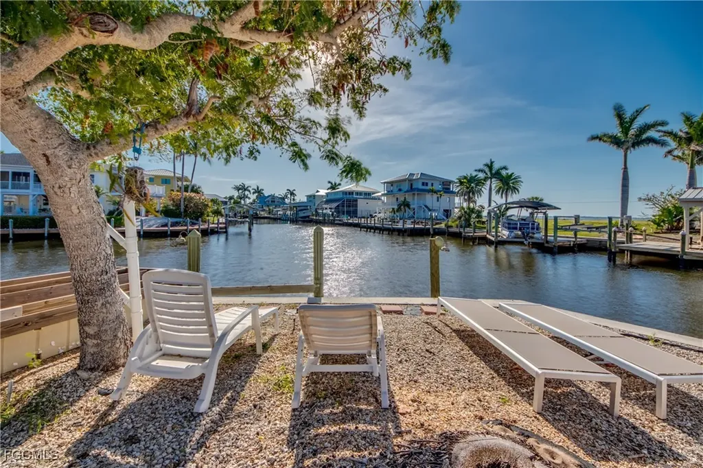 2292 Sapodilla Lane St. James City FL 33956