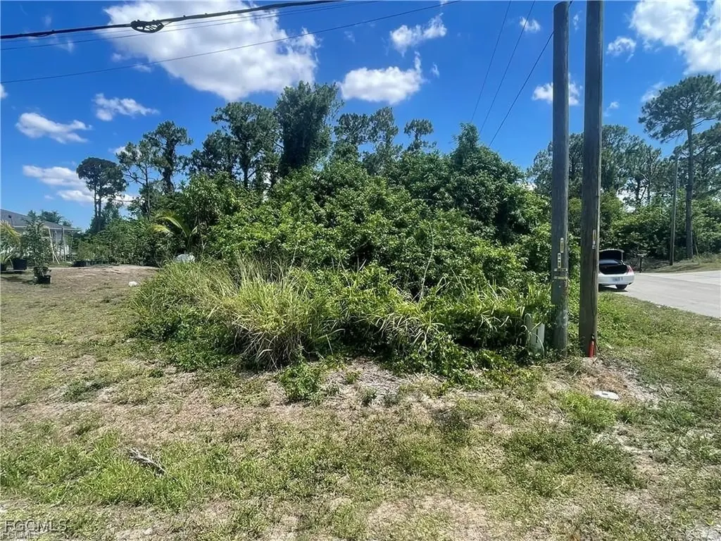 437/439 Loretta Avenue S Lehigh Acres FL 33974