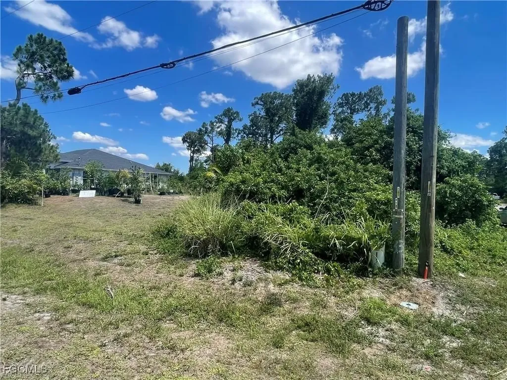 437/439 Loretta Avenue S Lehigh Acres FL 33974