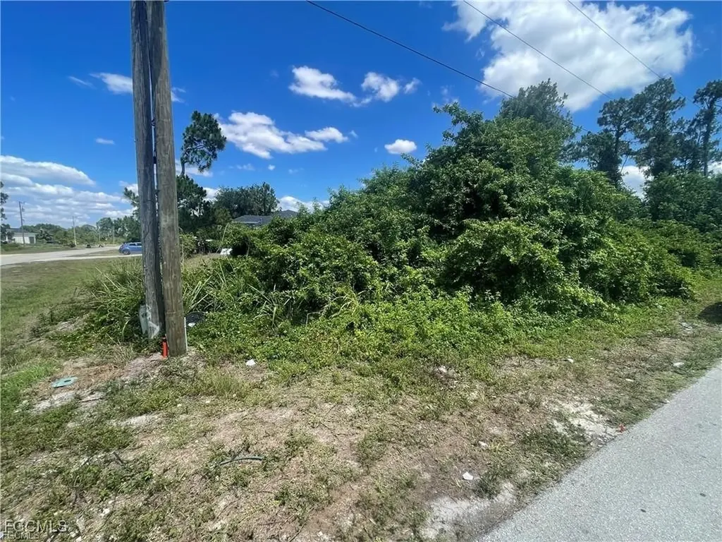 437/439 Loretta Avenue S Lehigh Acres FL 33974