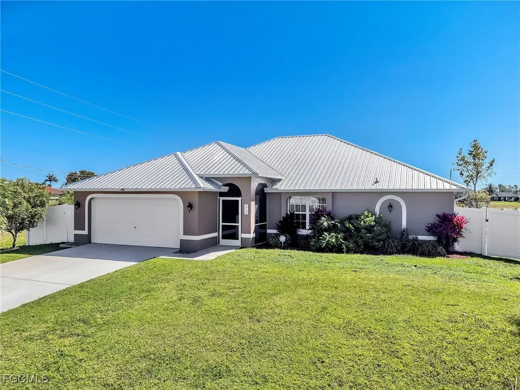 2707 NE 5th Place Cape Coral FL 33909