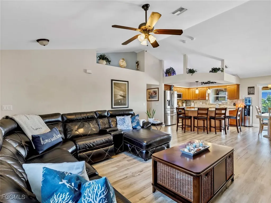 2707 NE 5th Place Cape Coral FL 33909