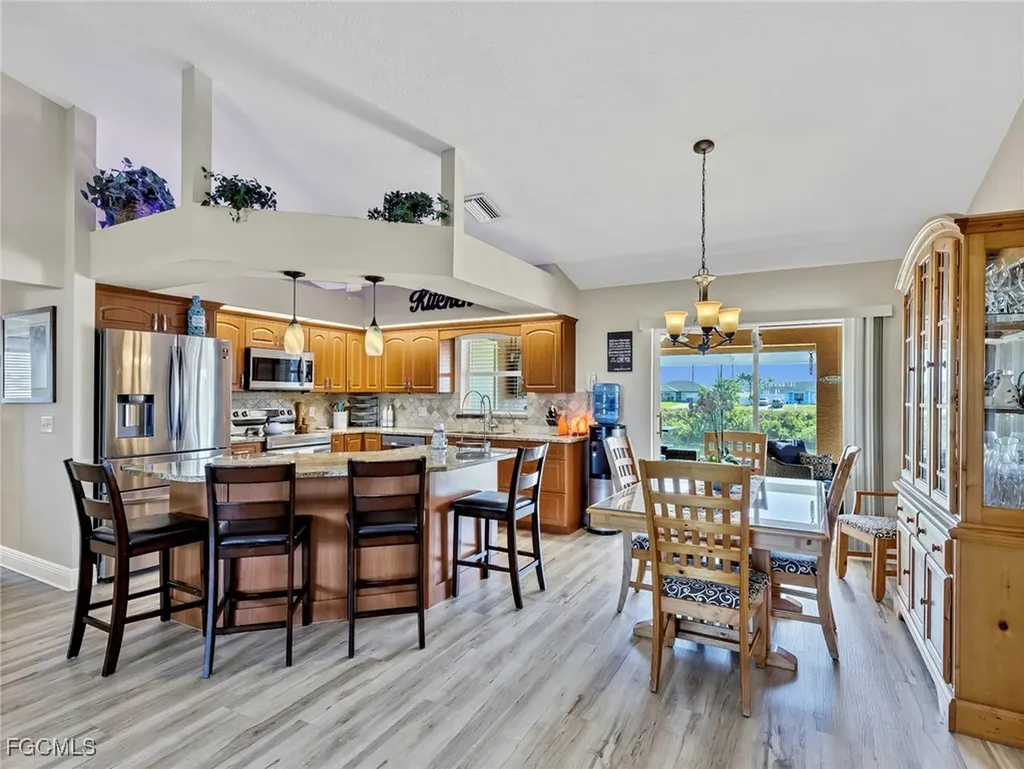 2707 NE 5th Place Cape Coral FL 33909