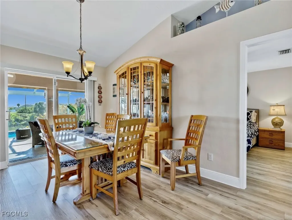 2707 NE 5th Place Cape Coral FL 33909